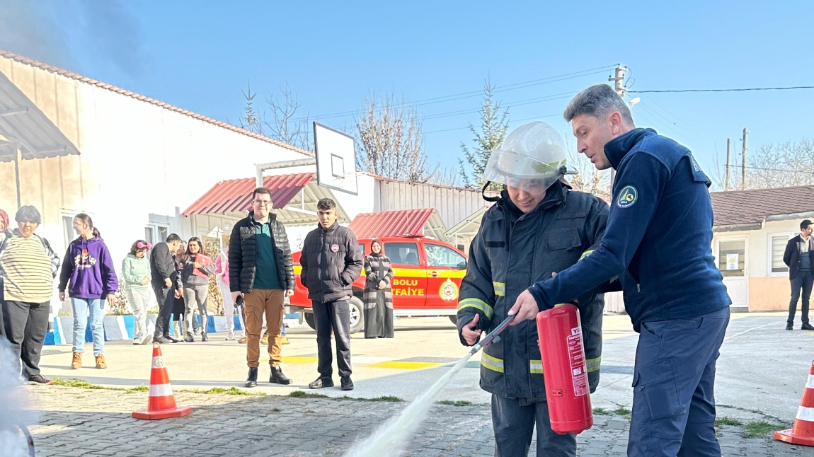 OKULUMUZDA YANGIN TAHLİYE VE SÖNDÜRME TATBİKATI YAPILDI